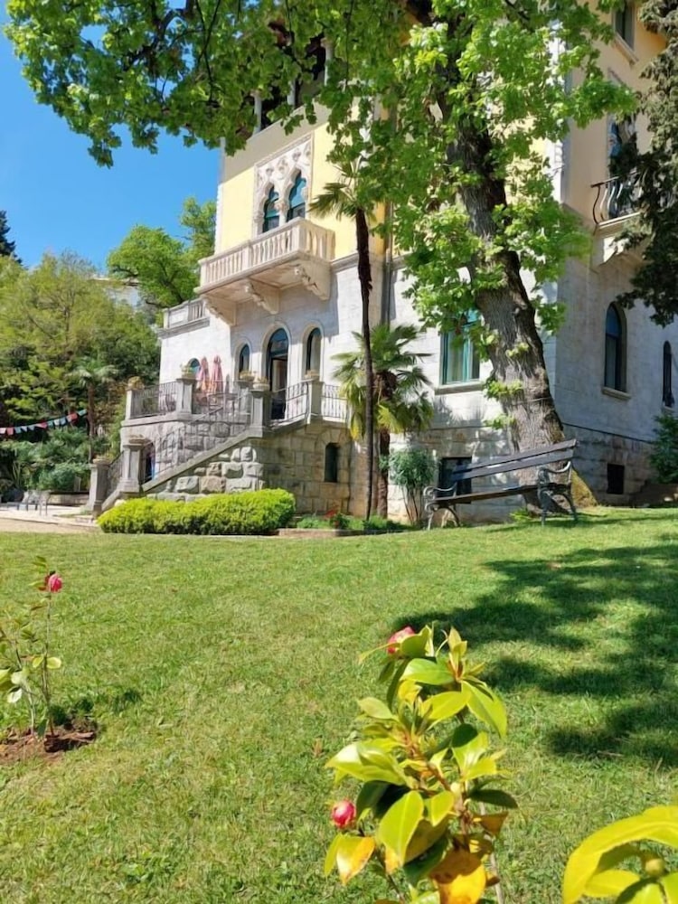 Hotel Villa Astra 42/50