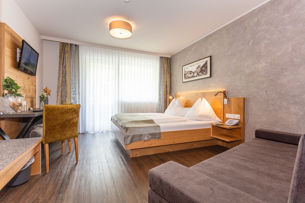 HOTEL ALMRAUSCH 32/69