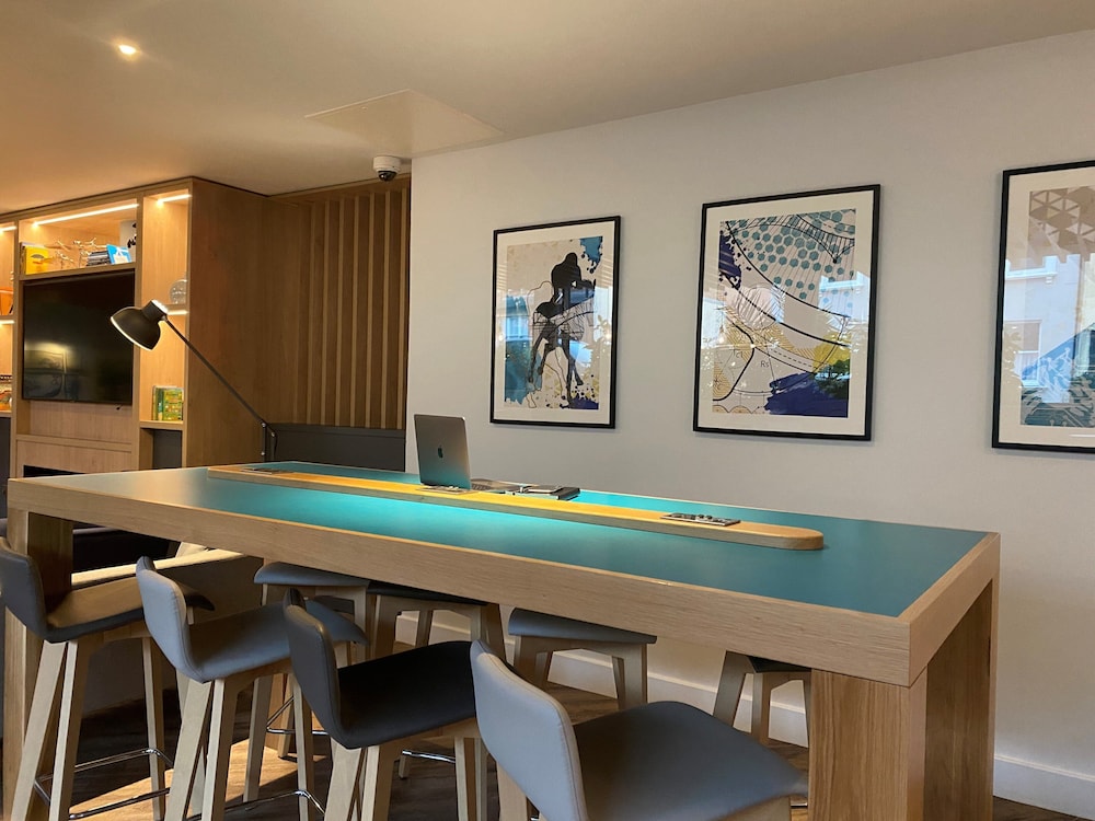 Holiday Inn Express Cheltenham 46/58