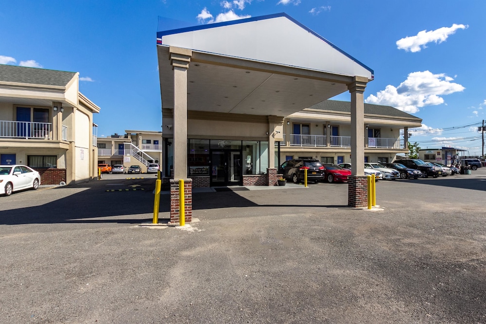 Motel6 Elizabeth, NJ - Newark Liberty Intl Airport 37/45