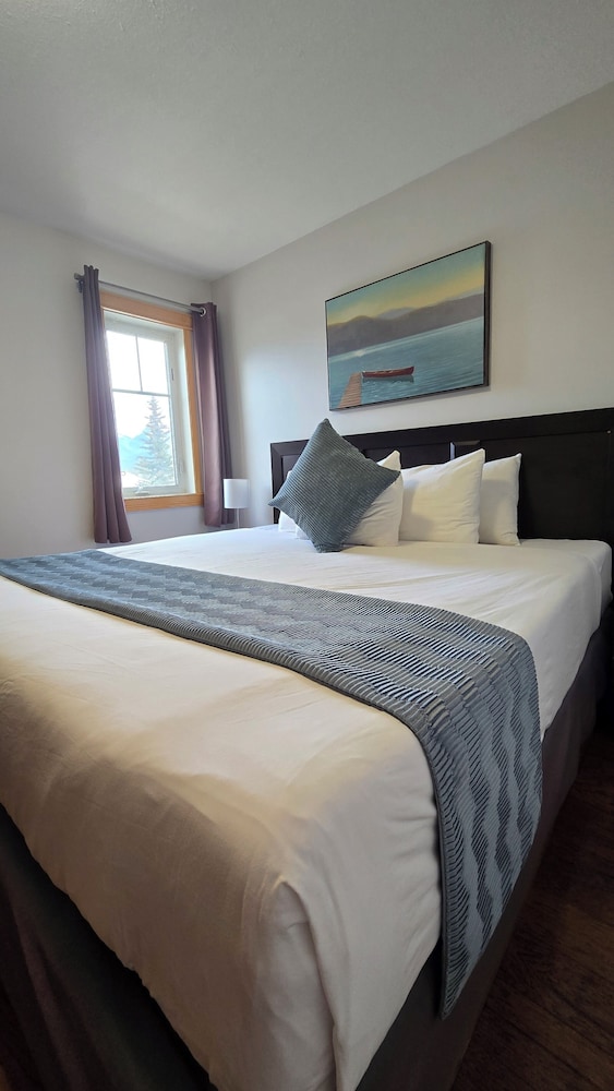 1 BEDROOM, CONDO, LUXURY, MOUNTAIN VIEW, BALCONY