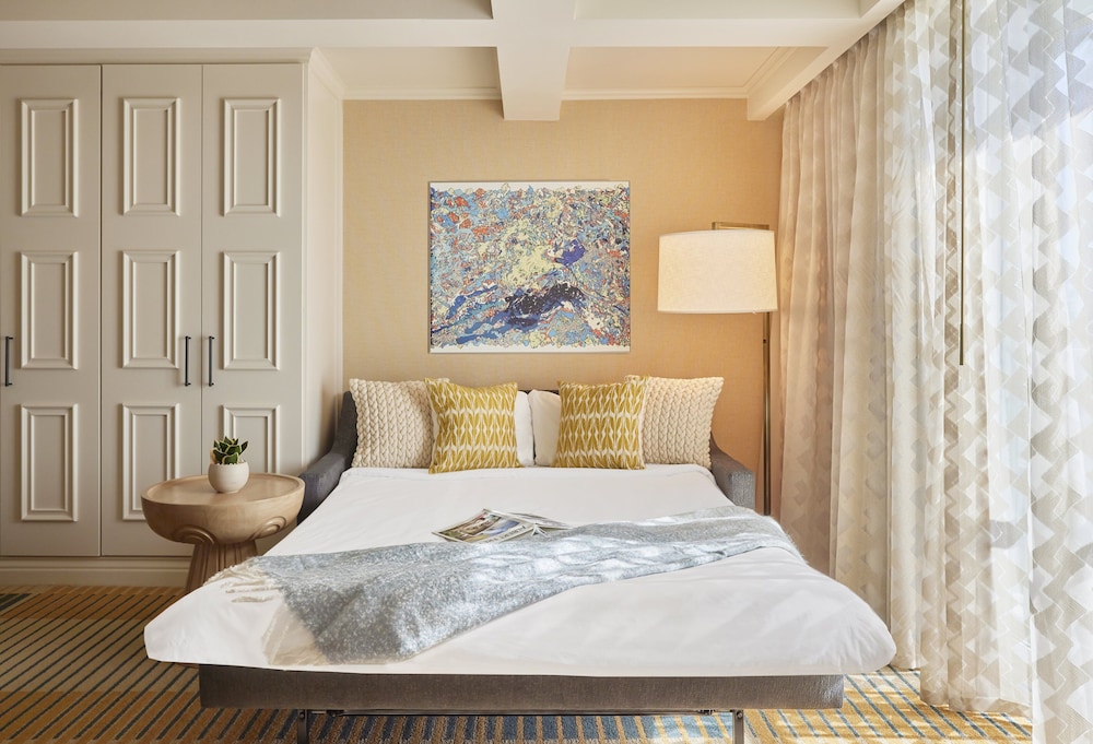 CANARY, KING BED, PARTIAL OCEAN VIEW, ACCESSIBLE
