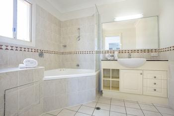2 Bedrooms, Apartment, Two Story