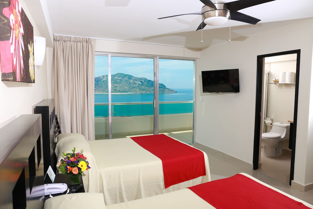 Suites Las Flores Beach Mazatlan 14/50