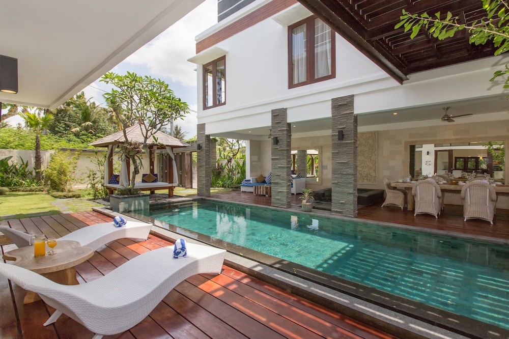 Villa Club Corner Residence by Nagisa Bali 30/34