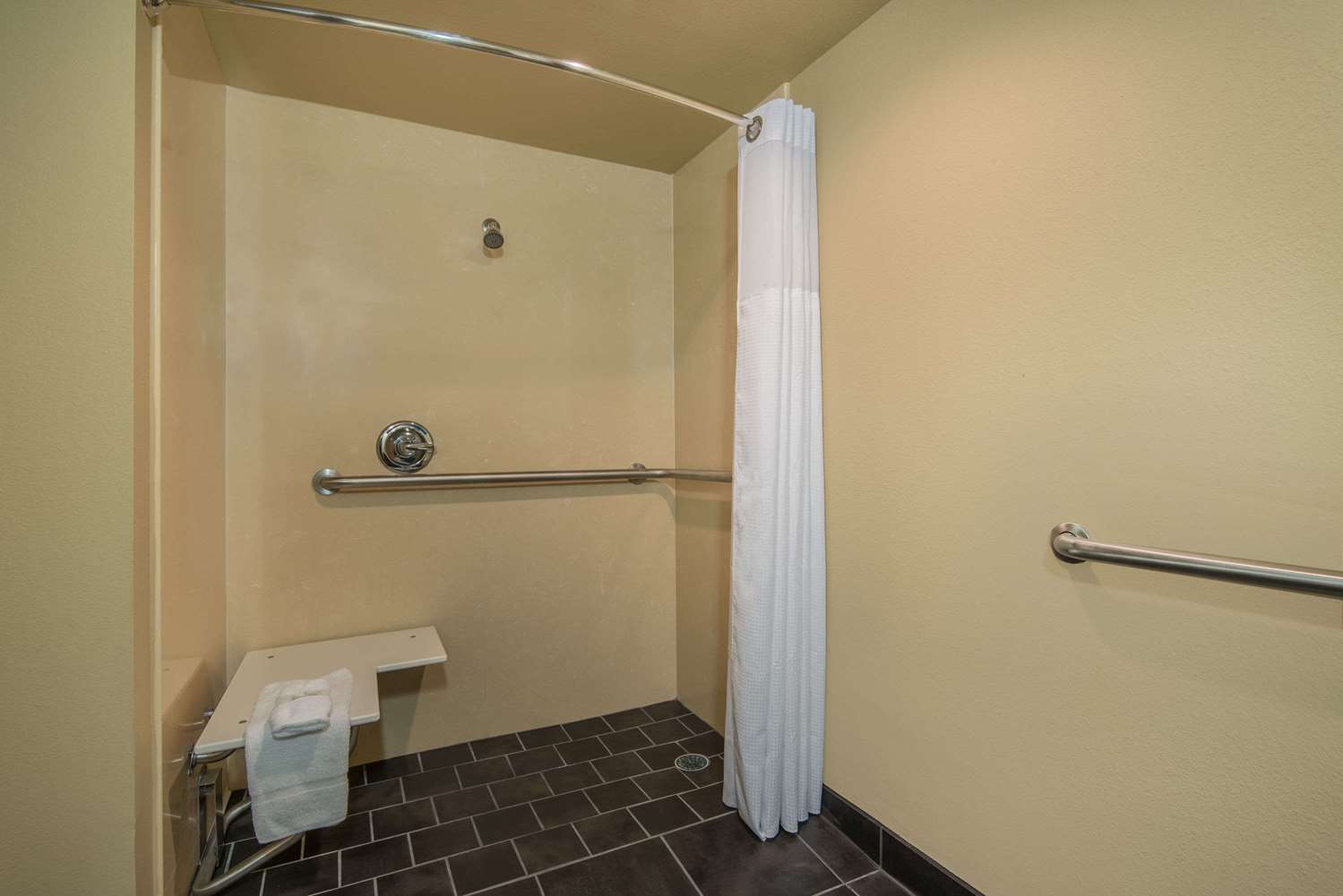 Wyndham Garden Texarkana 28/29