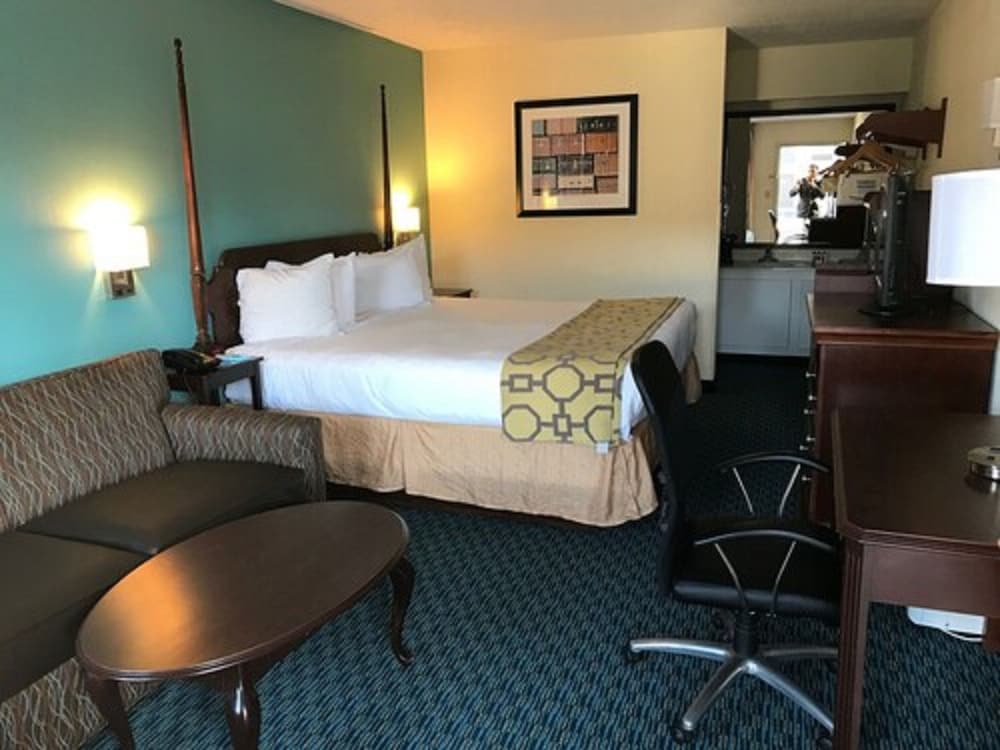 Baymont by Wyndham Florence, SC 13/23