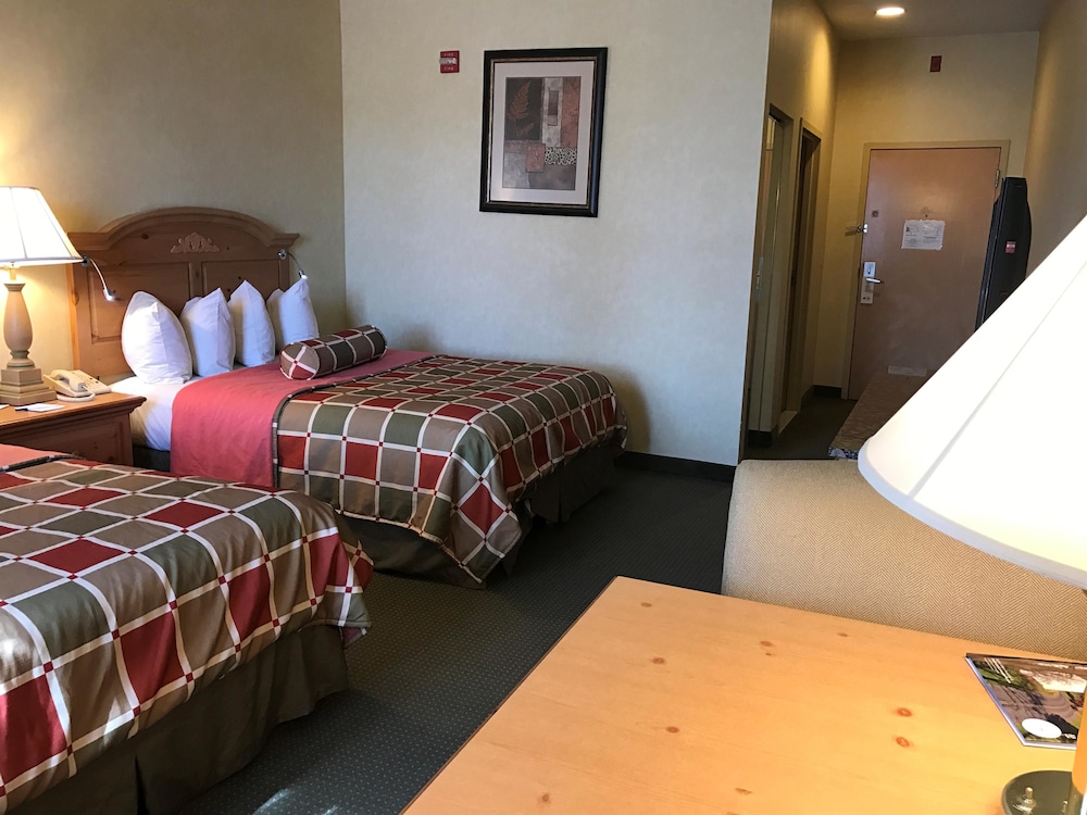 Best Western Plus Revere Inn & Suites 13/39
