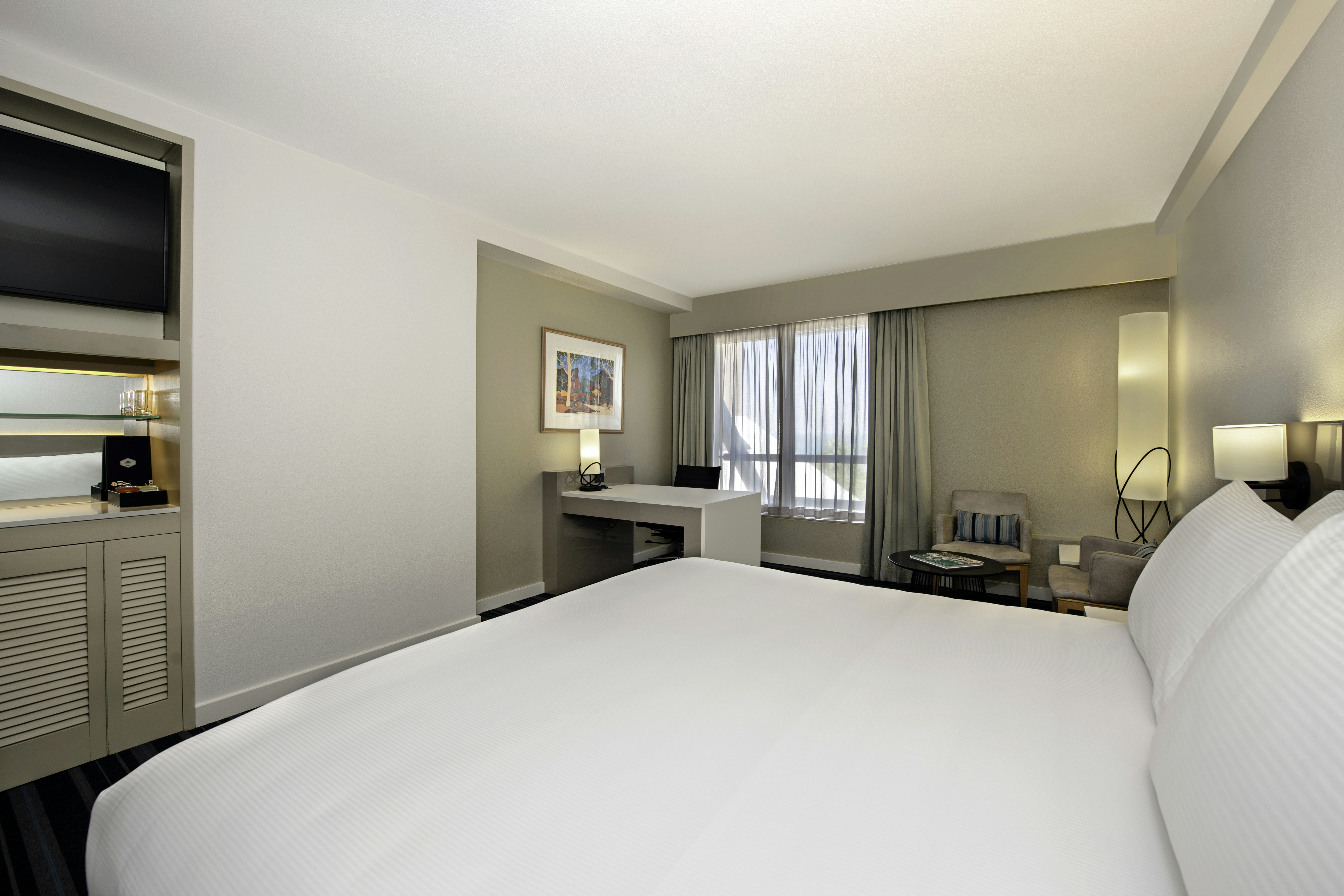 GUEST ROOM, KING BED