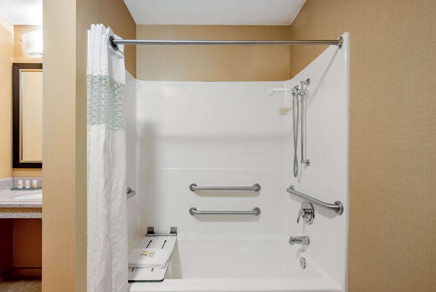 La Quinta Inn & Suites by Wyndham Bel Air/I-95 Exit 77A 44/44