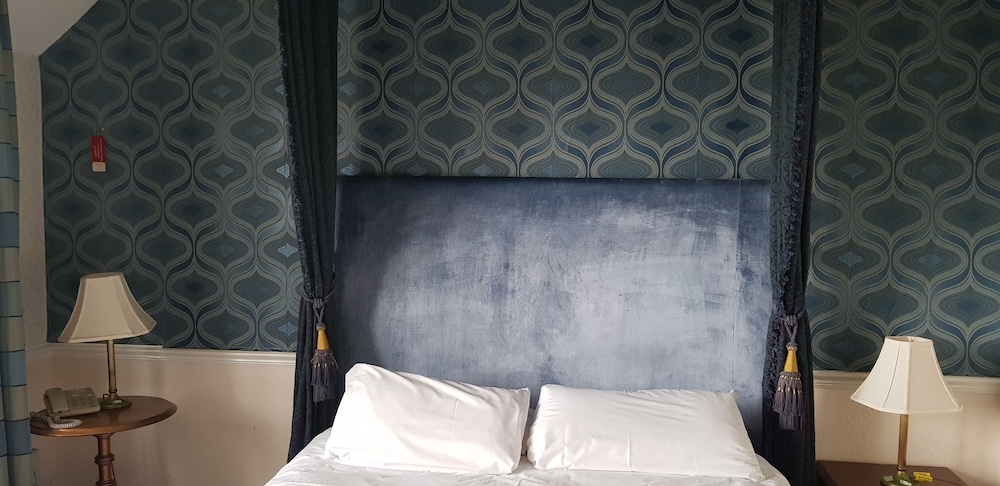 Regency Hotel 30/50