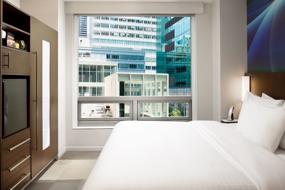 Plaza, Park, King Bed, Sofa, Accessible