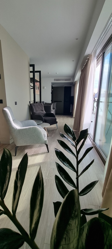 S Hotel Boutique Thessaloniki 34/54