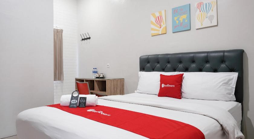 RedDoorz near Ciputra Golf Surabaya 19/50