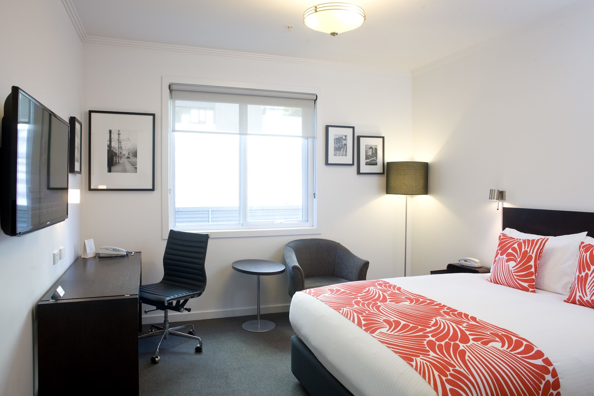 STUDIO, QUEEN BED