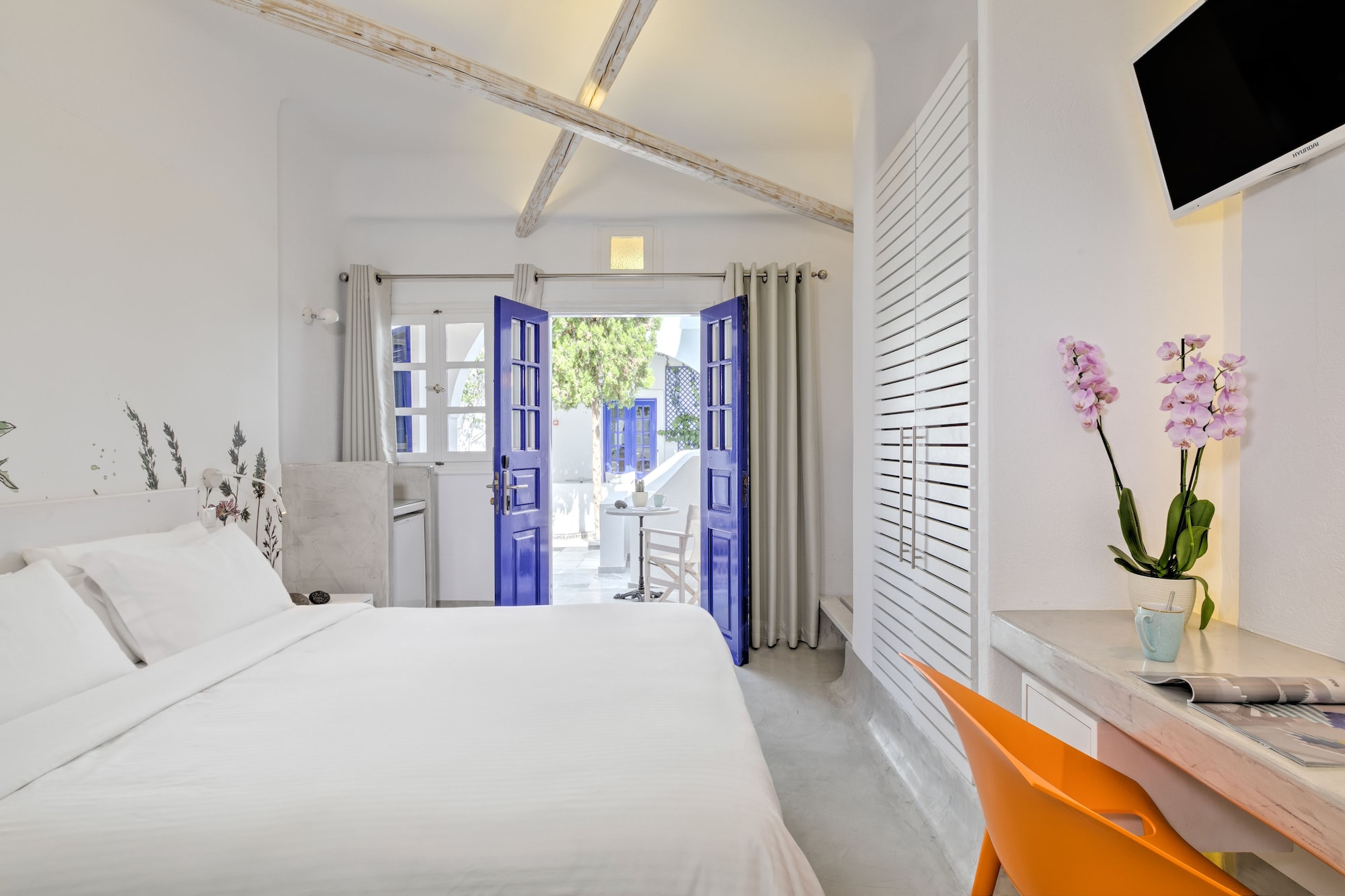 ROOM, DOUBLE BED