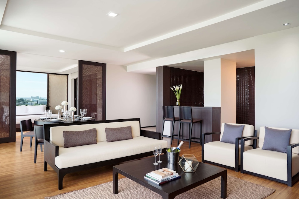 AVANI Khon Kaen Hotel and Convention Centre 42/69