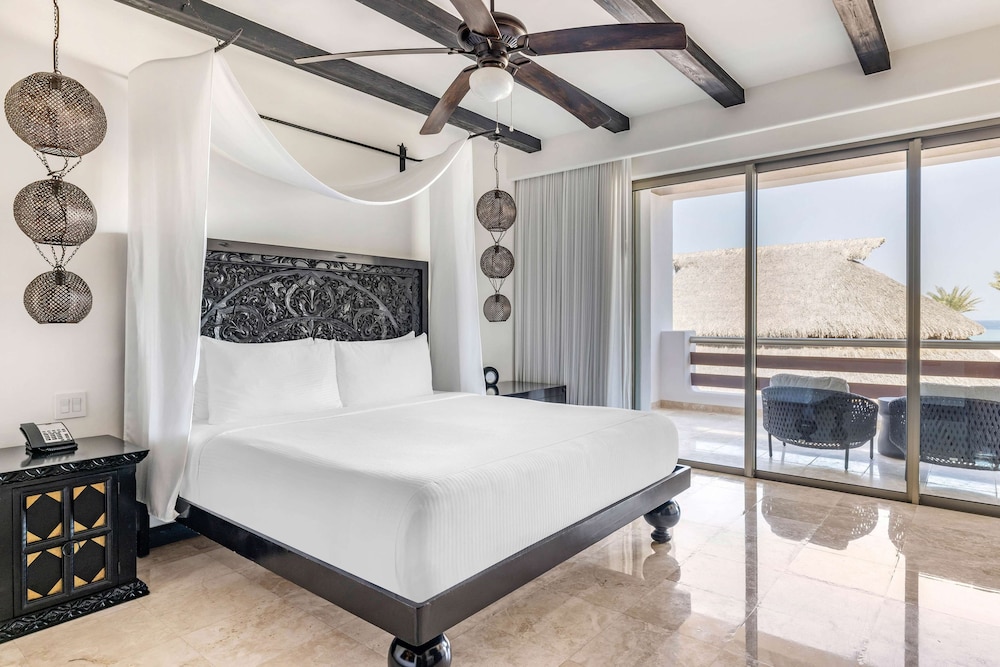 3 BEDROOMS, PRESIDENTIAL, 2 KING BEDS, QUEEN BED, OCEAN FRONT, HOT TUB