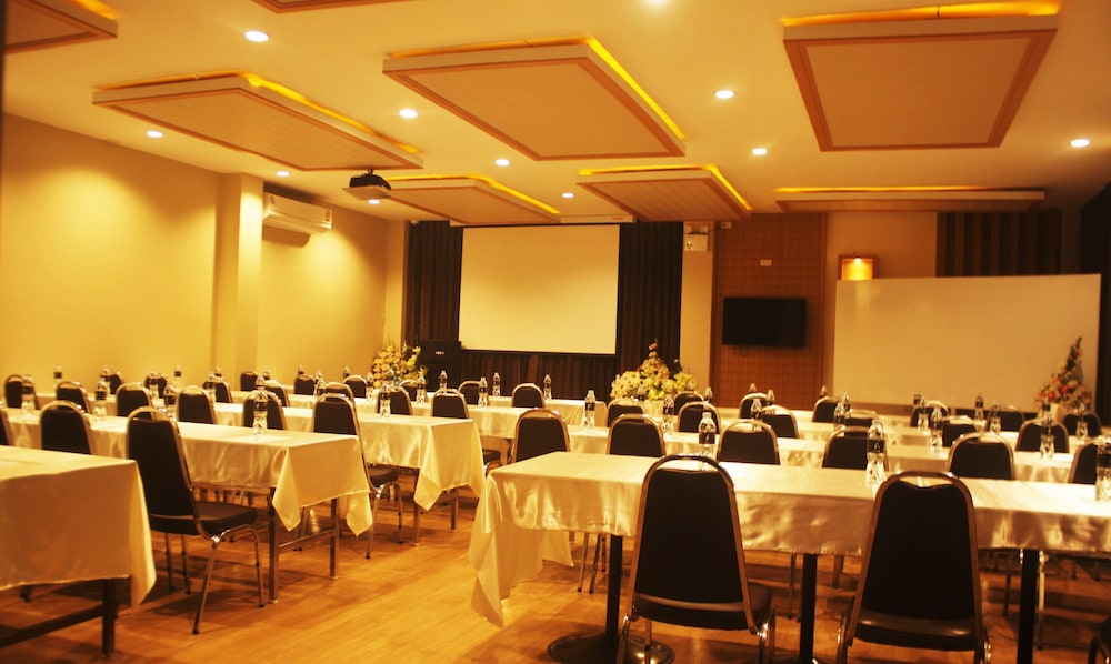 Metro Hotel & Spa 36/37