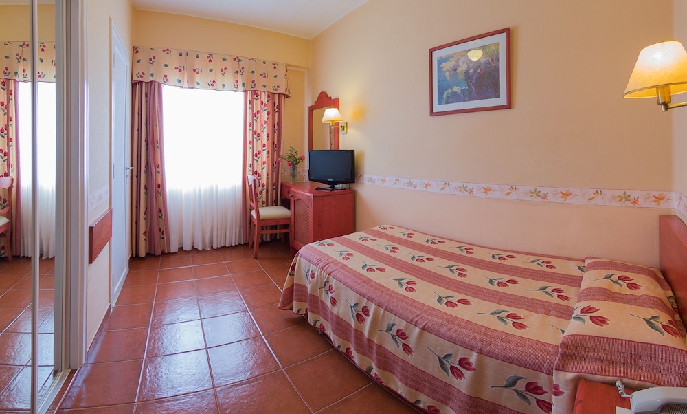 SINGLE room