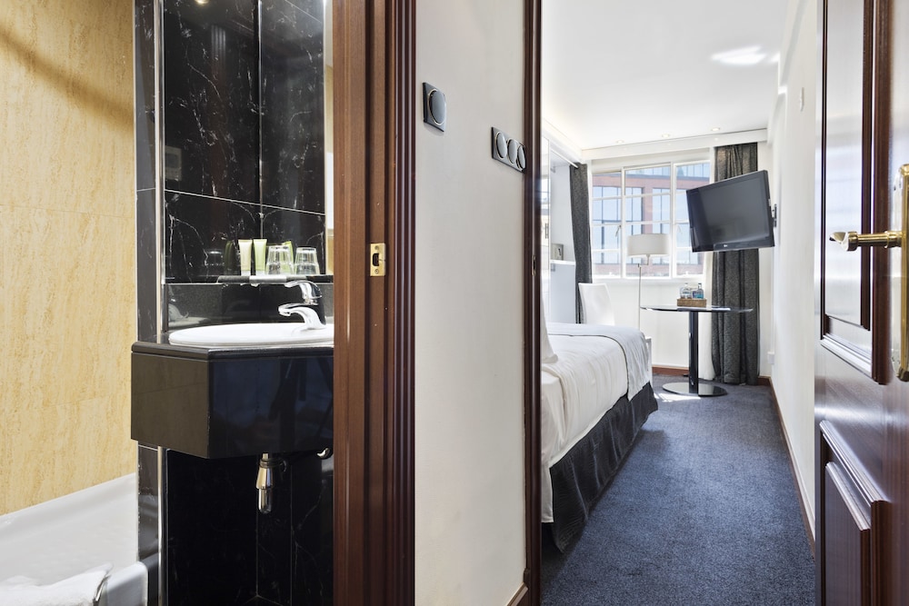 Melia White House Apartments 50/50