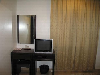 Rainbow Hotel 6/28