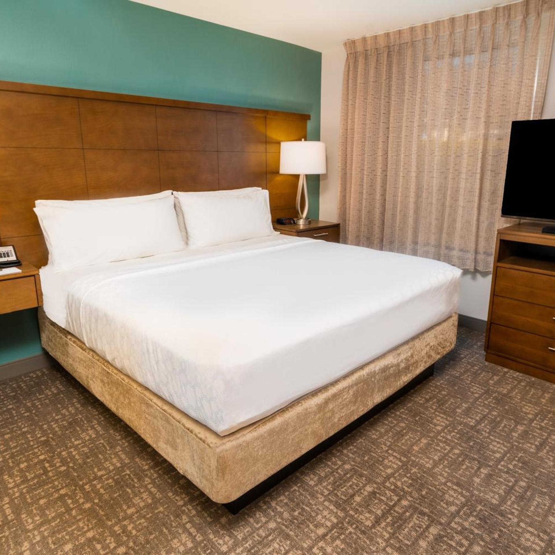 Studio, Suite, King Bed, Bathtub, Accessible