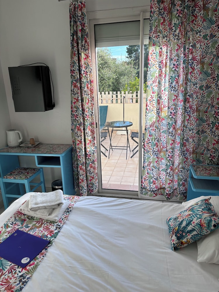HOTEL DE LA MER 17/50
