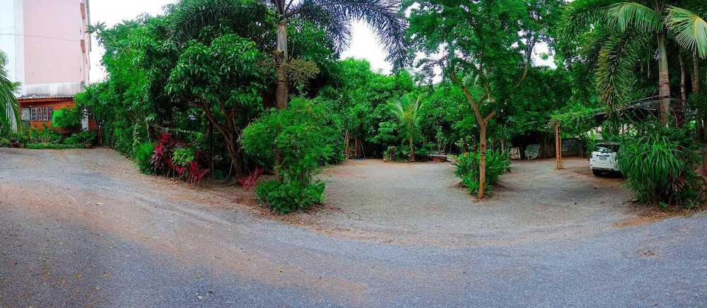 Jingjit Hotel 57/61