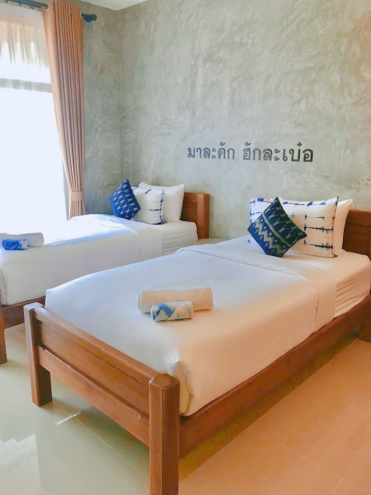 Hug Sakonnakhon 8/28