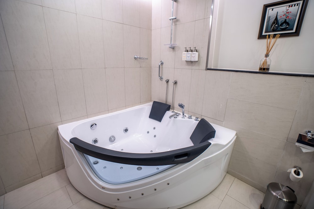 بارك إن باي راديسون نجران(Park Inn by Radisson Najran) 65/66