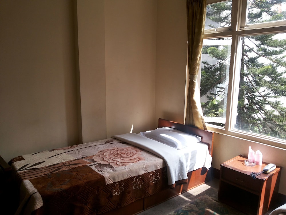 Hotel Discovery Inn 30/49