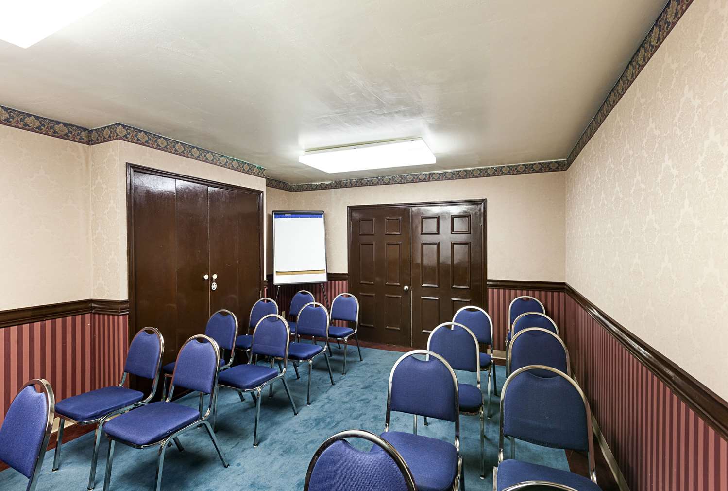 Quality Inn Near Medical Center 16/19