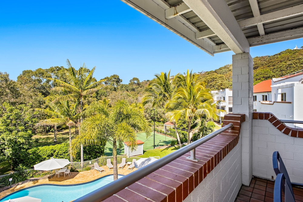 THE ISLANDER HOLIDAY RESORT 36/50