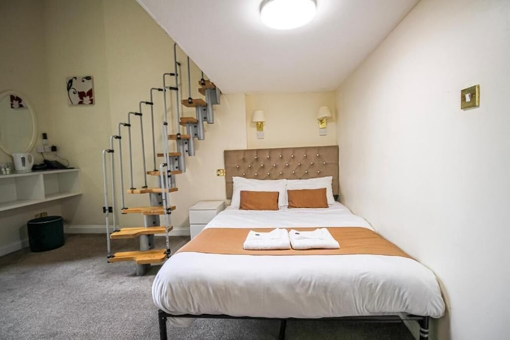 Hyde Park Court 19/50