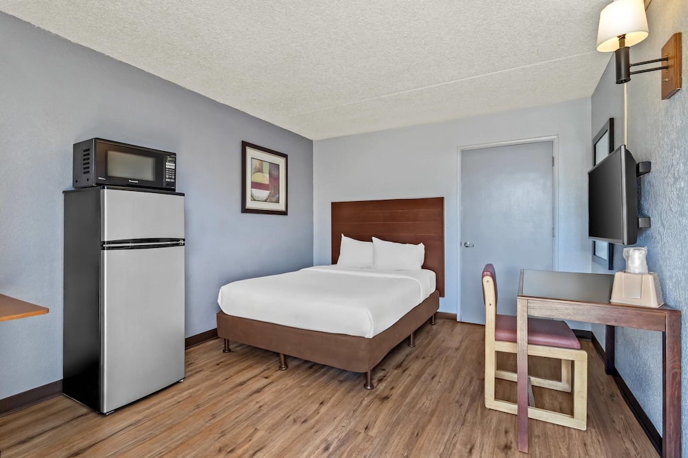 ROOM, QUEEN BED, ACCESSIBLE