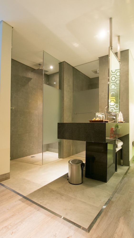Daun Bali Seminyak 6/64