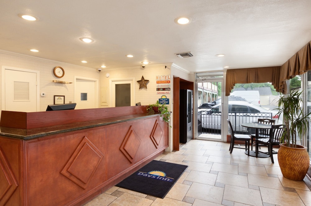Days Inn By Wyndham Austin/University/Downtown 2/32