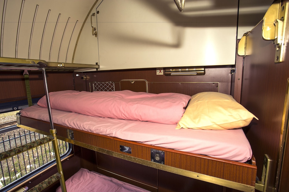 Female Dorm, Female Only, Shared Bathroom