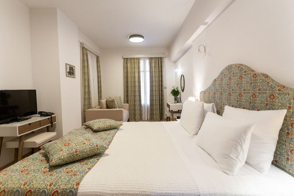 Family, King Bed, Sofa