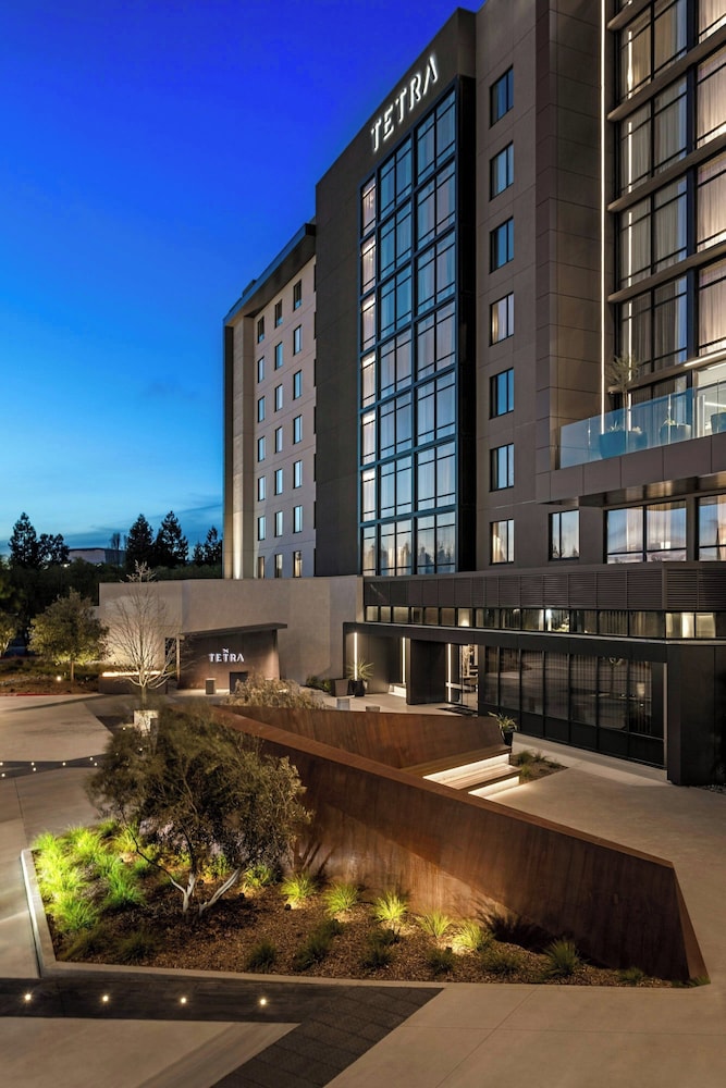 TETRA Hotel, Autograph Collection 43/50