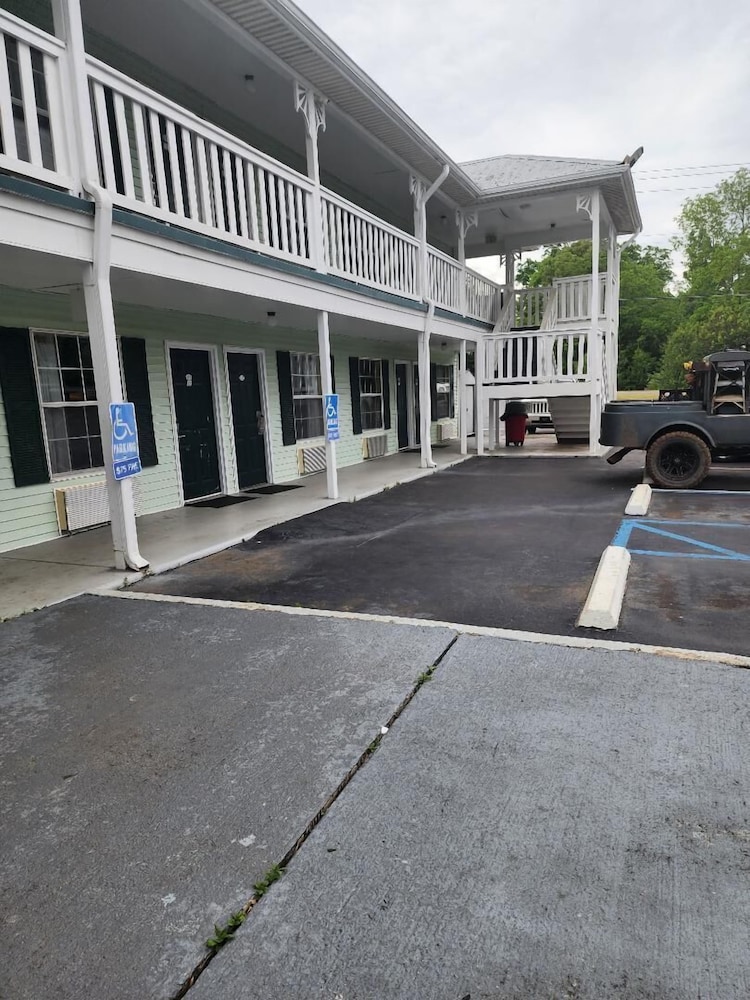 Key West Inn Clanton 17/29