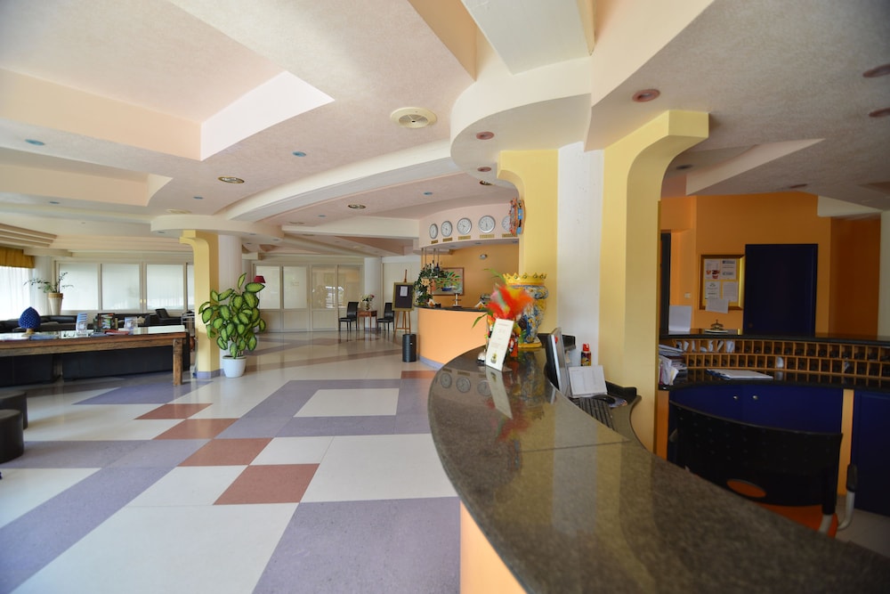 Atlantis Palace Hotel 2/50