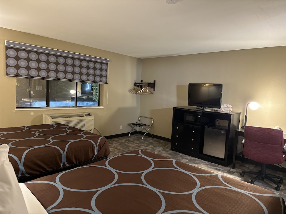 Super 8 By Wyndham Baltimore/Essex Area 14/20
