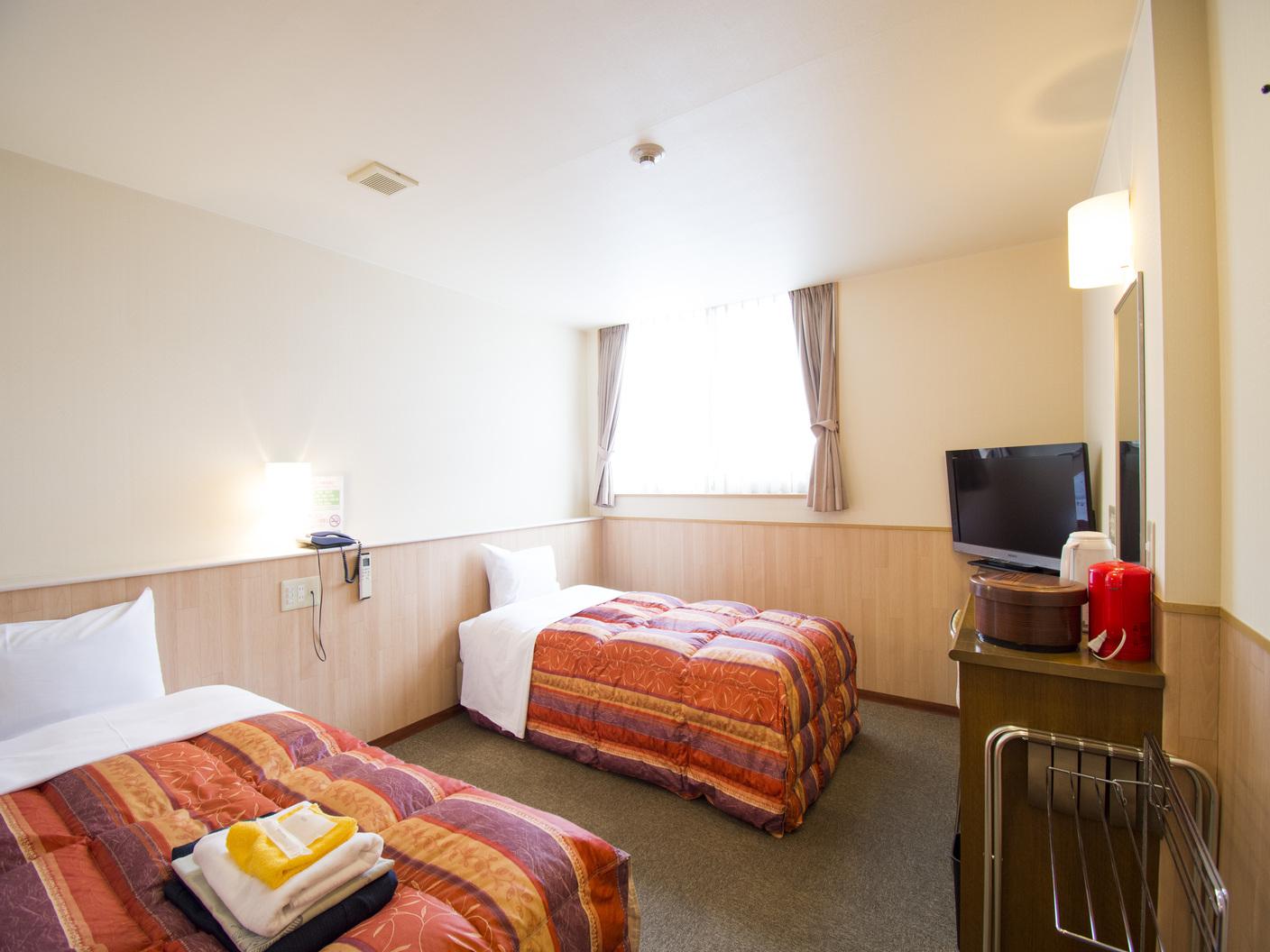 2 Rooms, Single, Twin Beds