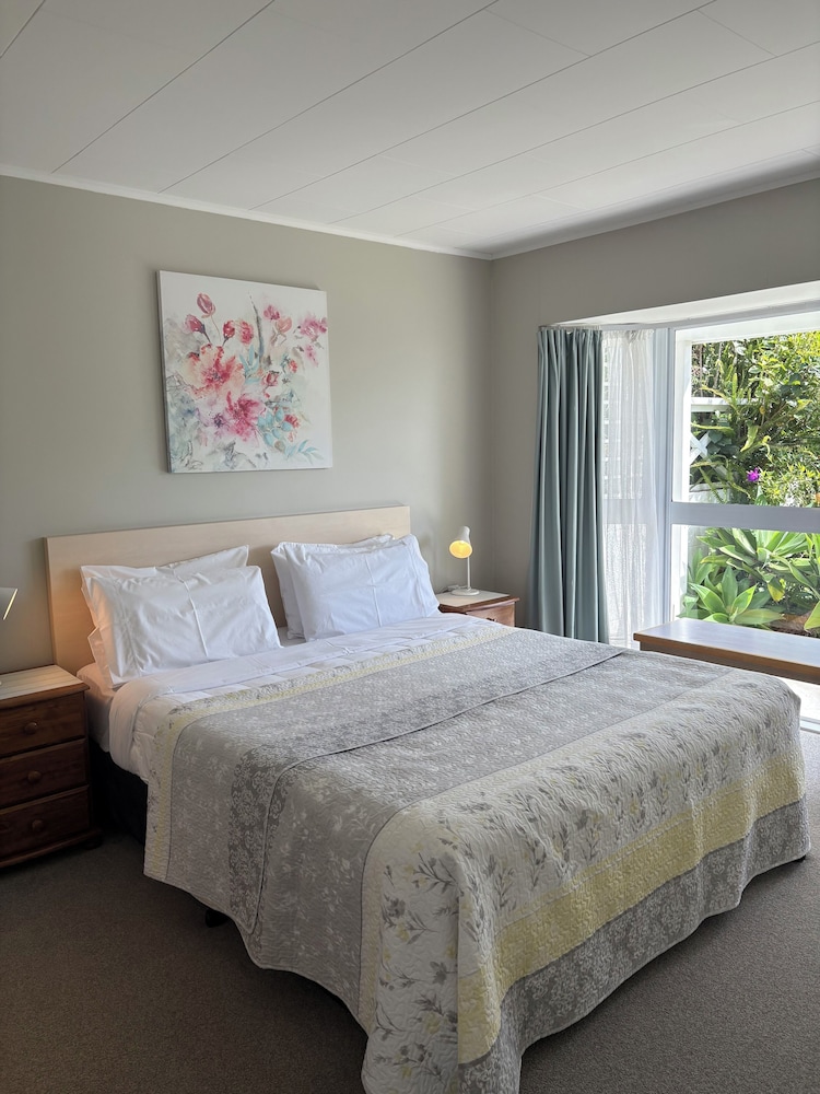 Ash Grove Boutique Motel 30/70