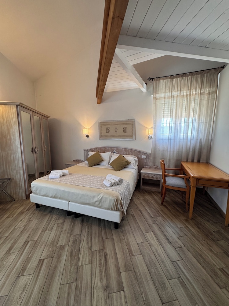 LOCANDA DEGLI ARTISTI 17/50