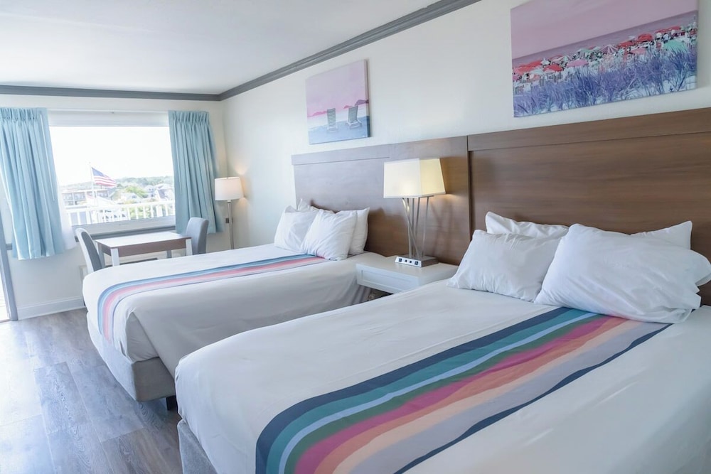Room, 2 Queen Beds, Coast View