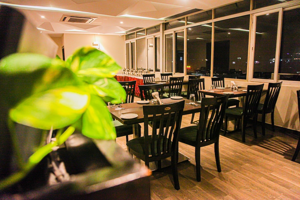 J HOTEL 29/40