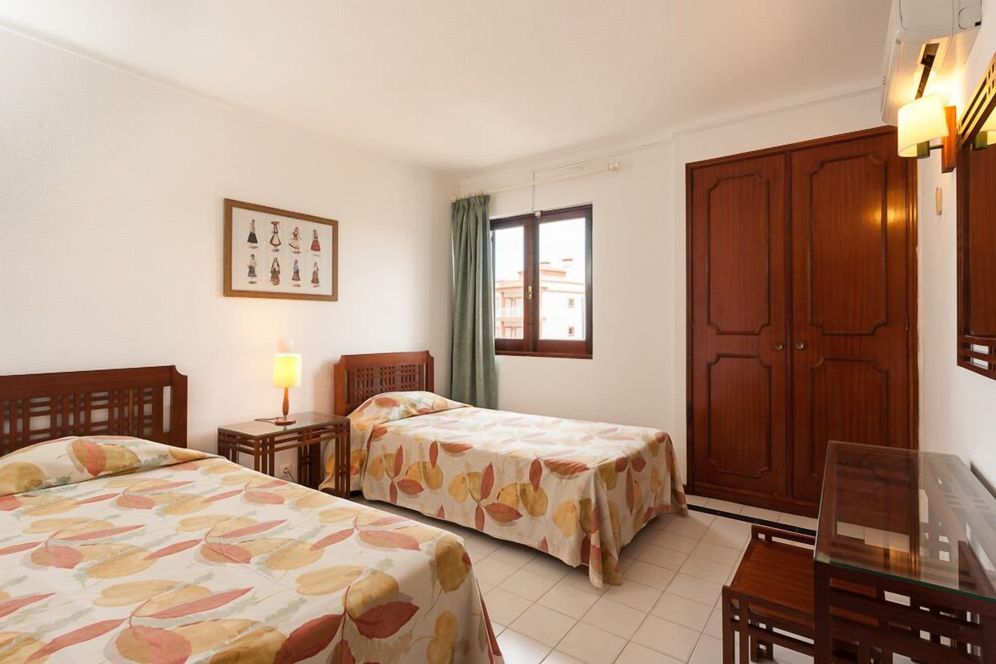2 BEDROOMS, APARTMENT, 5 BEDS